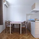 Deli *