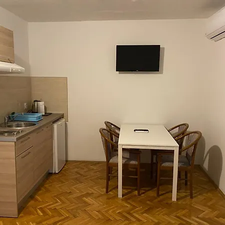 Deli Apartman *