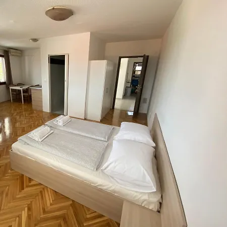 Apartman Deli *